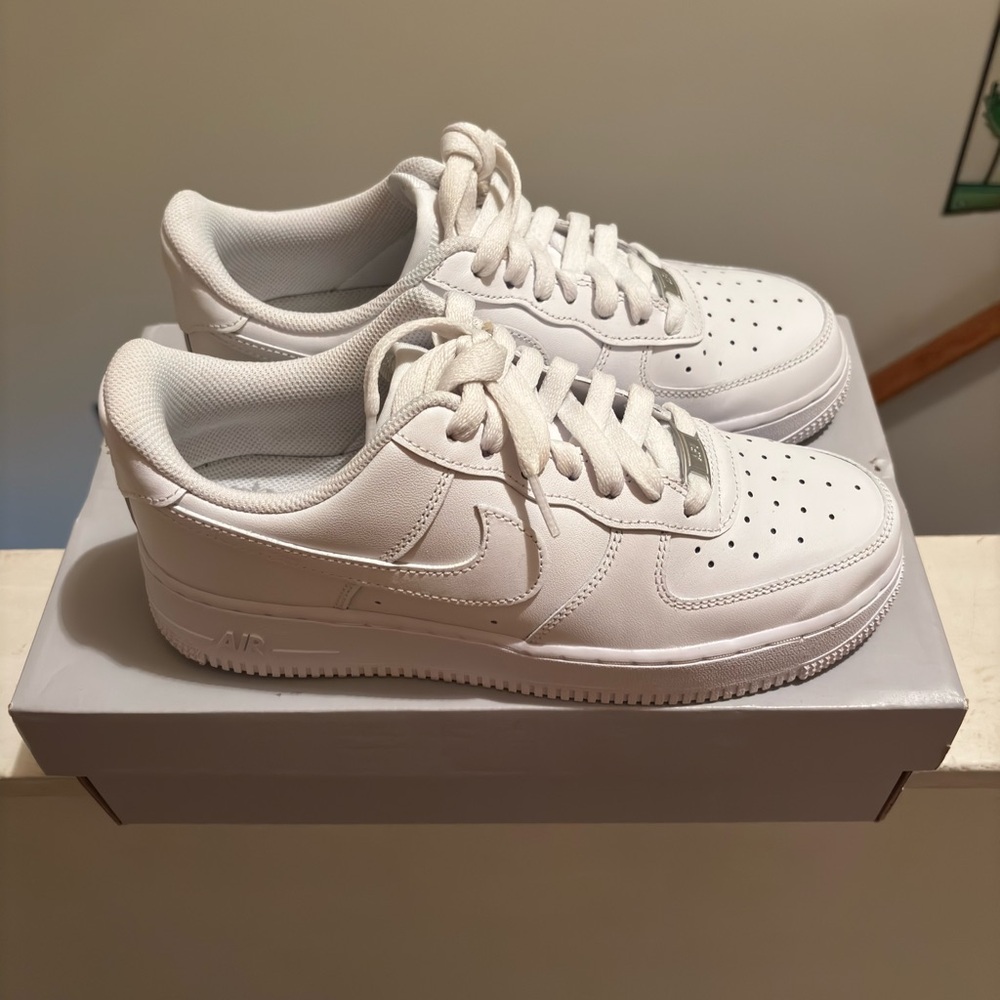 Nike Air Force 1 ’07 Low – Women’s 8.5 (Like New)